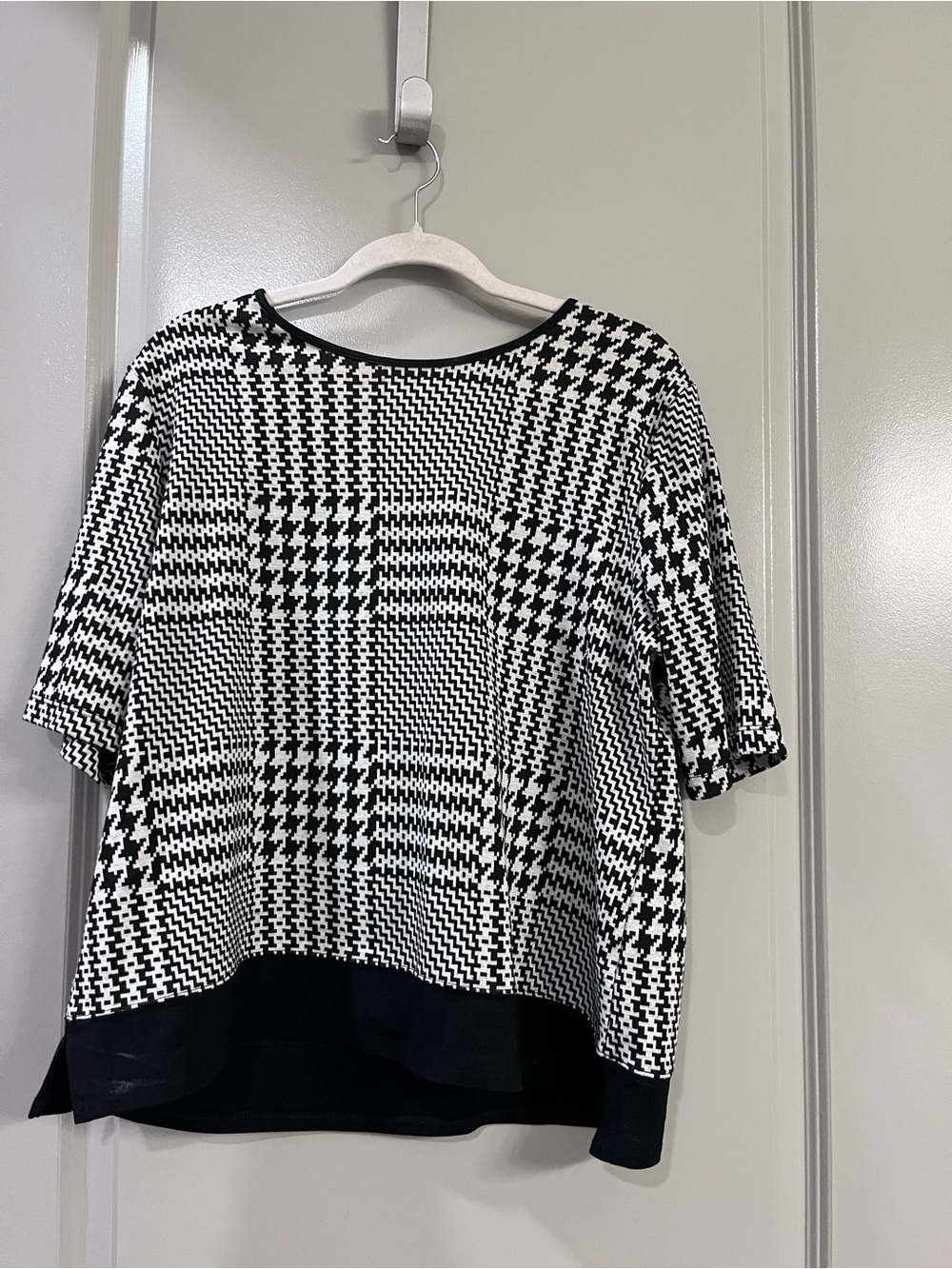 Liz Claiborne Black and White Houndstooth Boxy Tunic